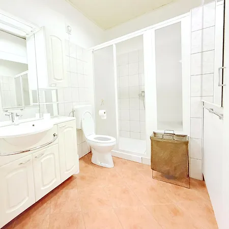 Vikendica Casa Dijana - A Quiet House With A Garden Near The